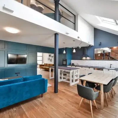 Funky lux 2 bedroom loft in the Old Town